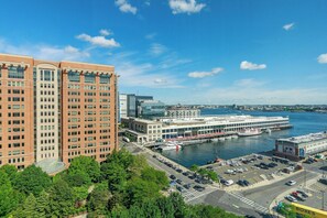 Water view - Renaissance® Boston Seaport District (Boston)