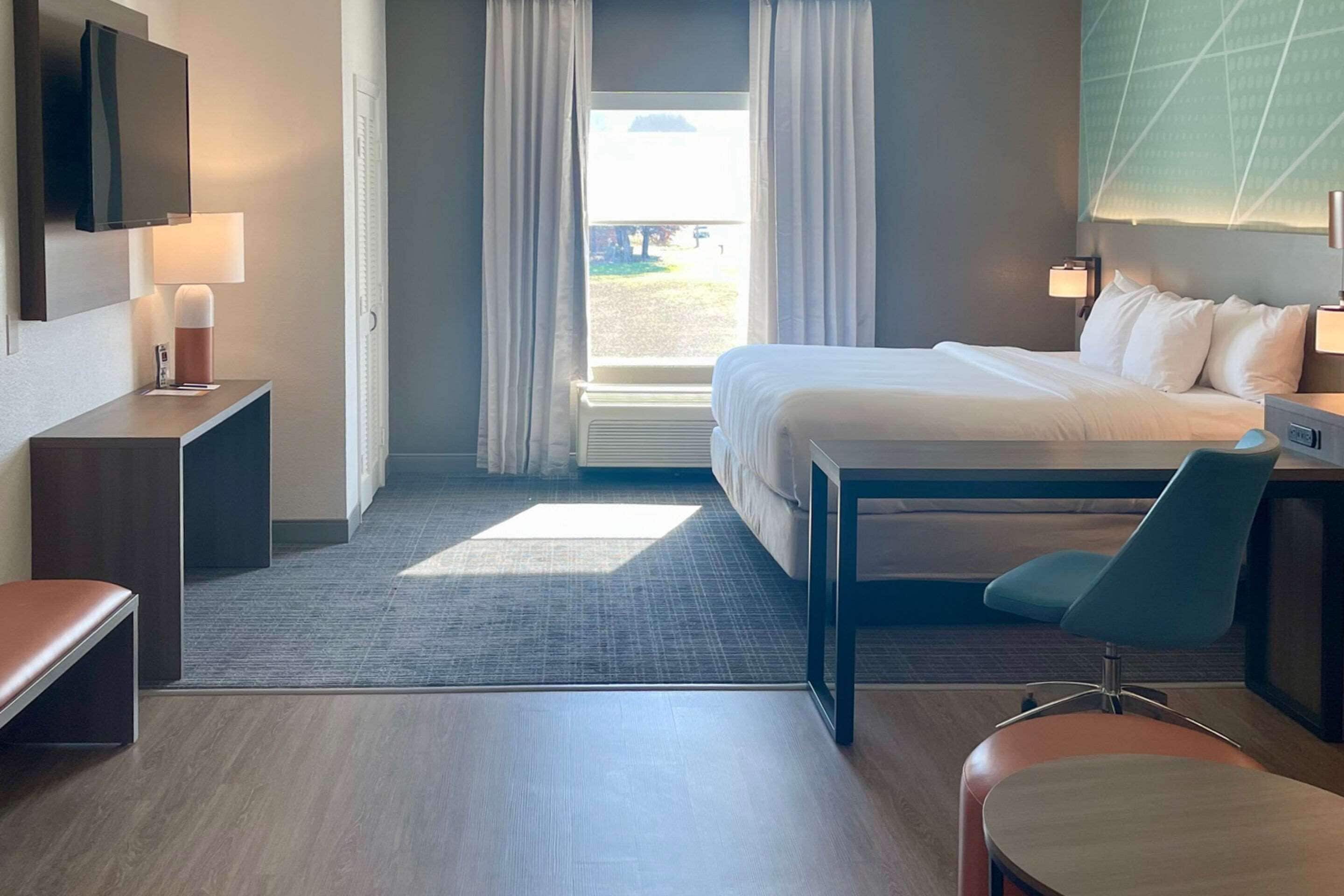 one king bed, non smoking, extended suite | premium bedding, pillow-top beds, in-room safe, desk