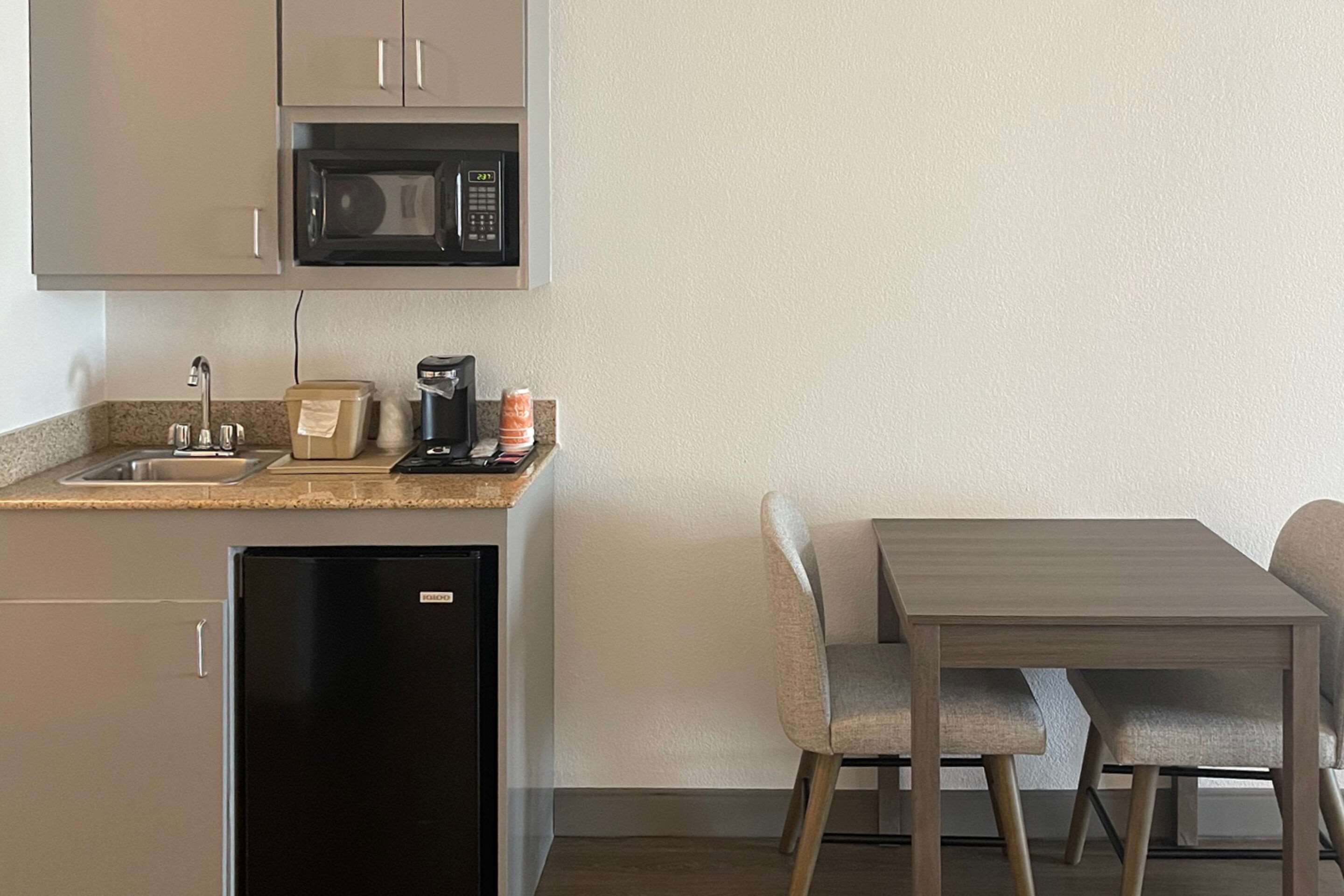 premium bedding, pillow-top beds, in-room safe, desk