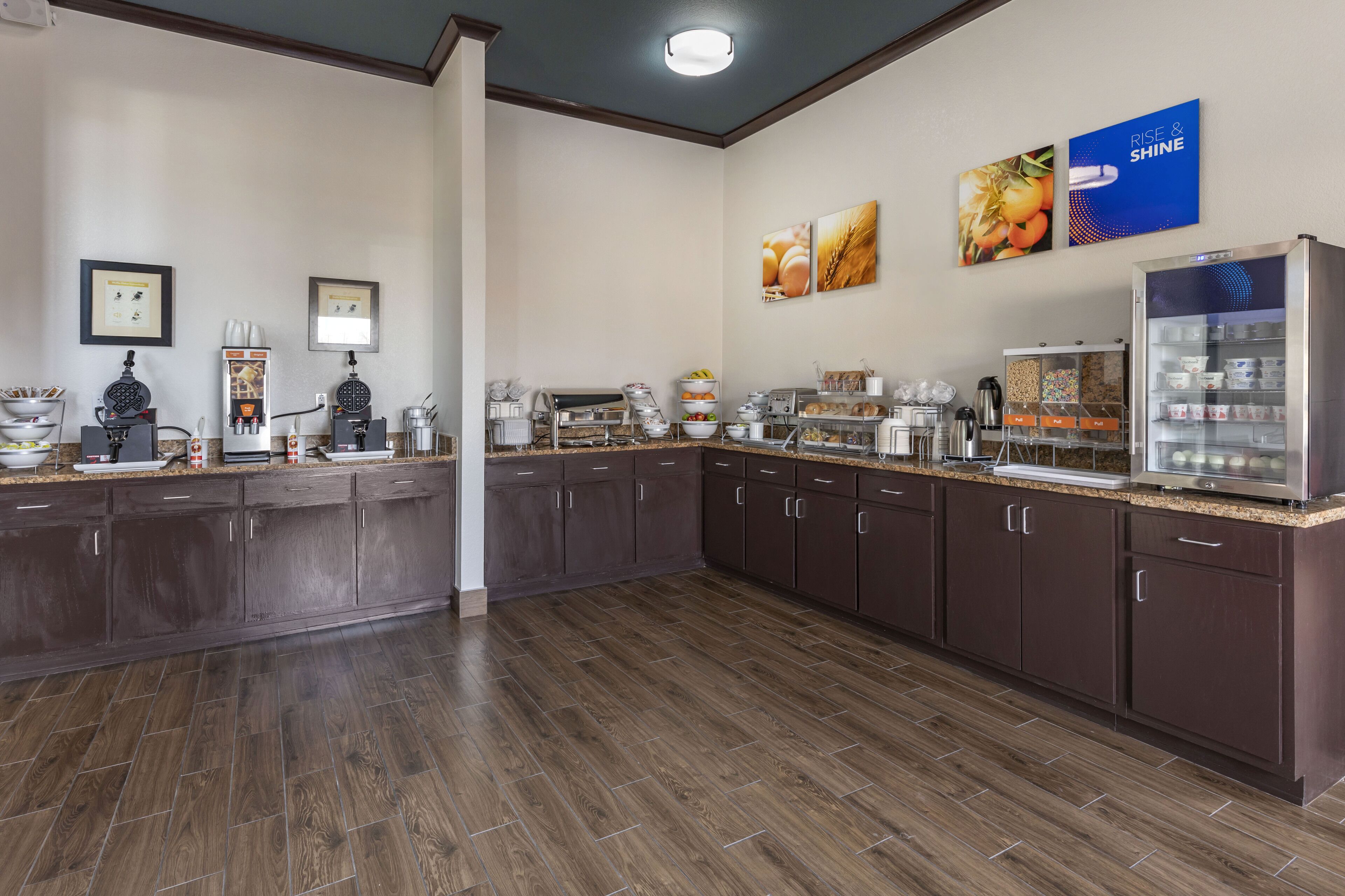 含每日吃到飽早餐