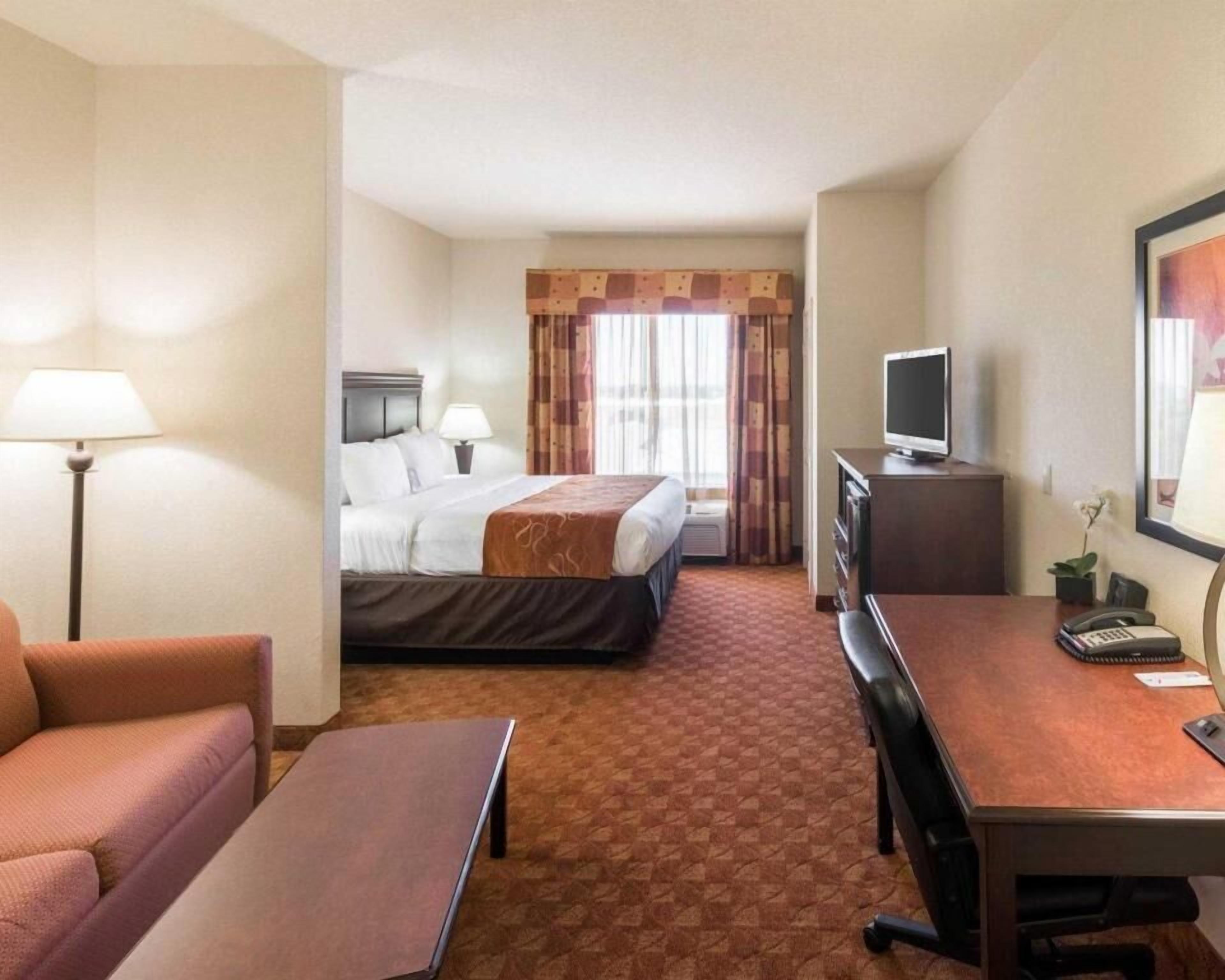 고급 침구, 필로우탑 침대, 객실 내 금고, 책상