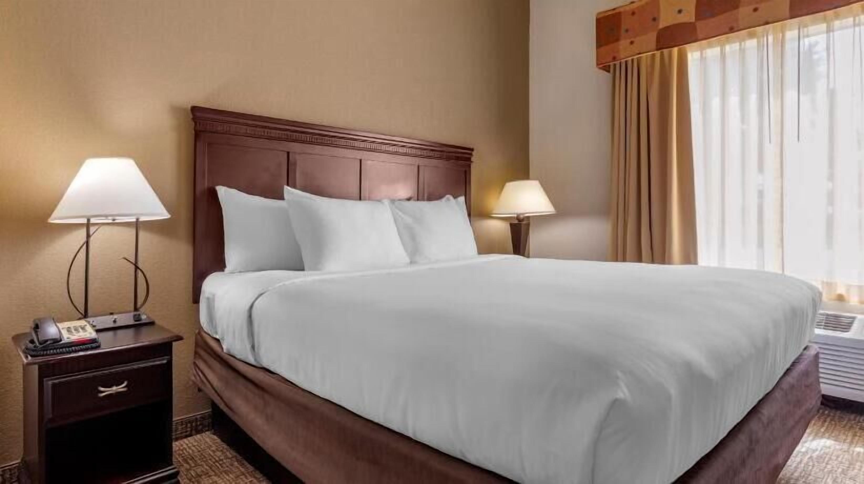 Premium bedding, pillowtop beds, in-room safe, desk