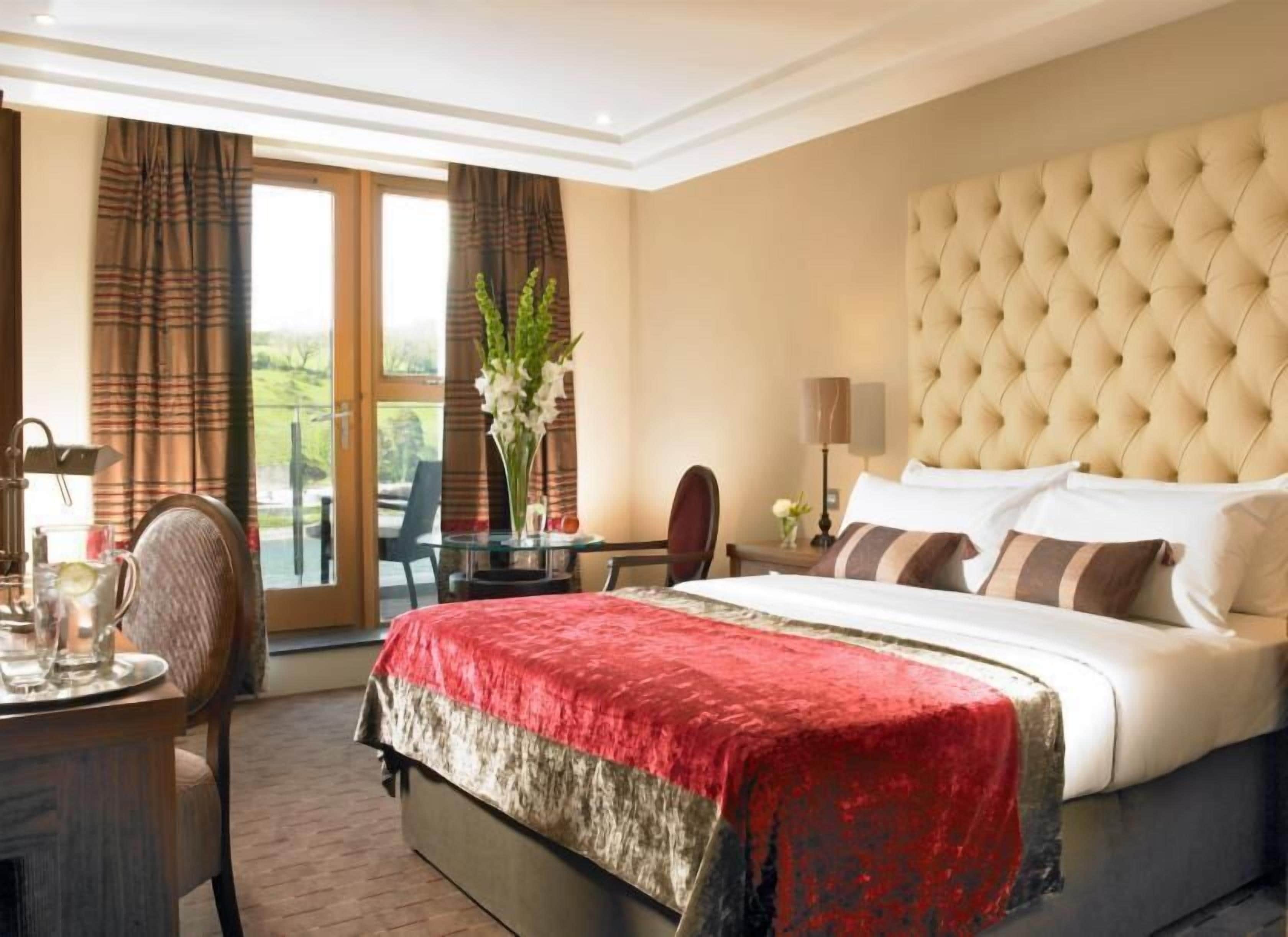 suite, 1 bedroom | in-room safe, desk, iron/ironing board, free wifi