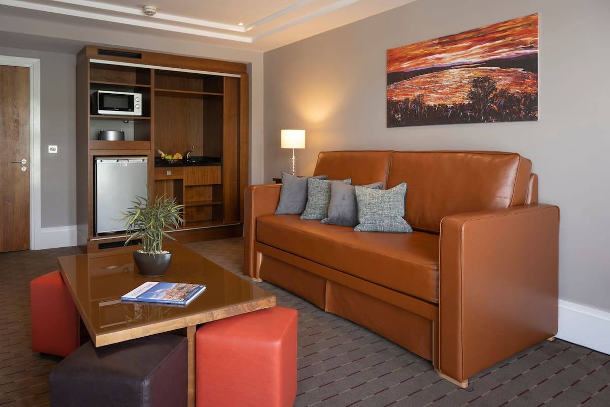 suite, 1 bedroom | in-room safe, desk, iron/ironing board, free wifi