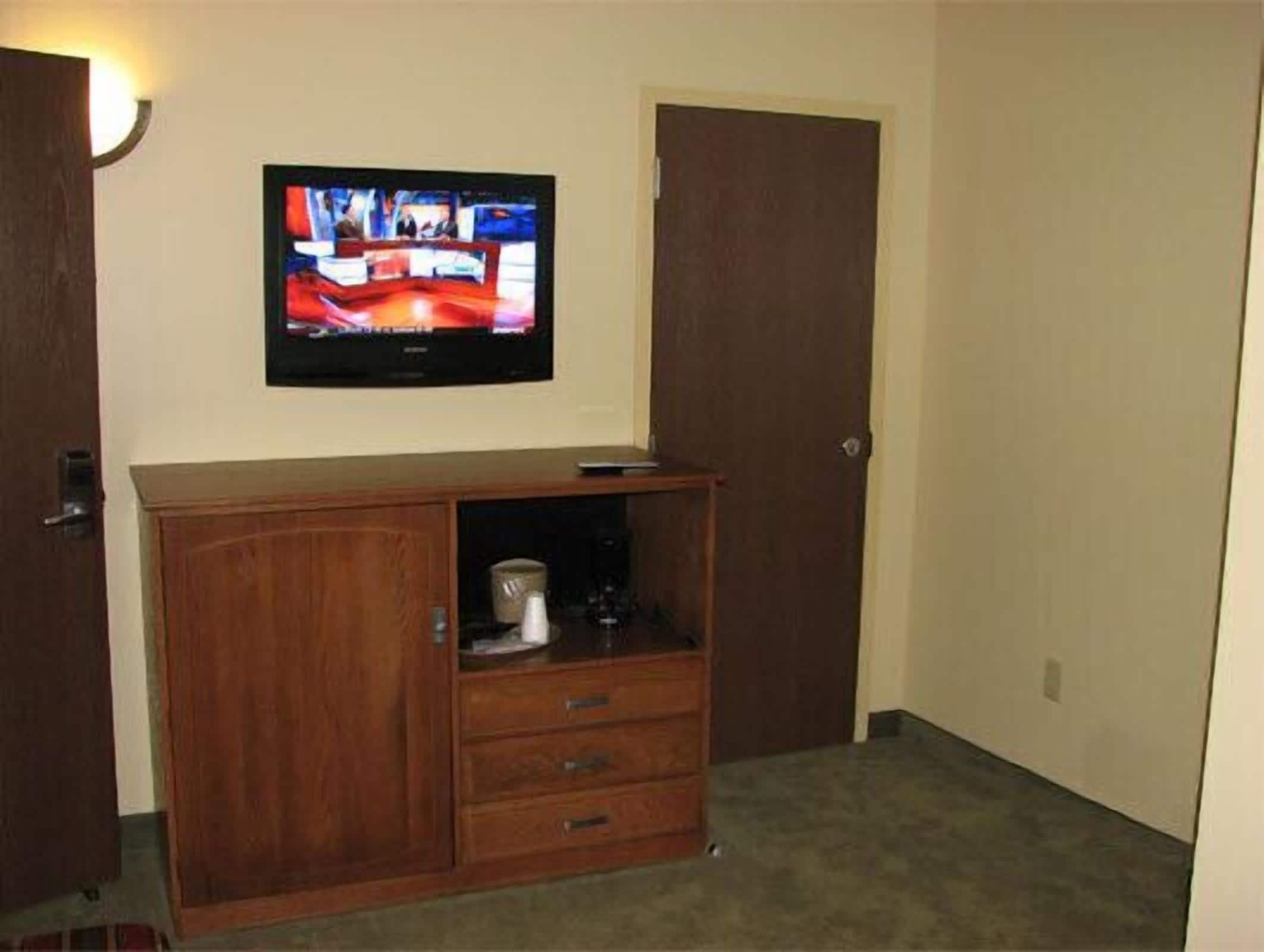 suite, 1 king bed with sofa bed, refrigerator & microwave | iron/ironing board, free wifi, bed sheets, wheelchair access