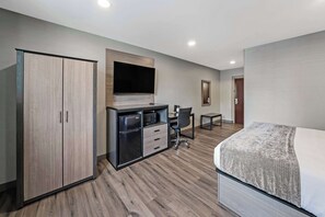 Desk, laptop workspace, blackout curtains, iron/ironing board - Americas Best Value Inn Foxboro (Foxboro)