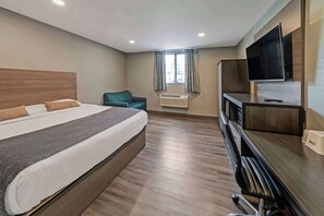 Desk, laptop workspace, blackout drapes, iron/ironing board - Americas Best Value Inn Foxboro (Foxborough)
