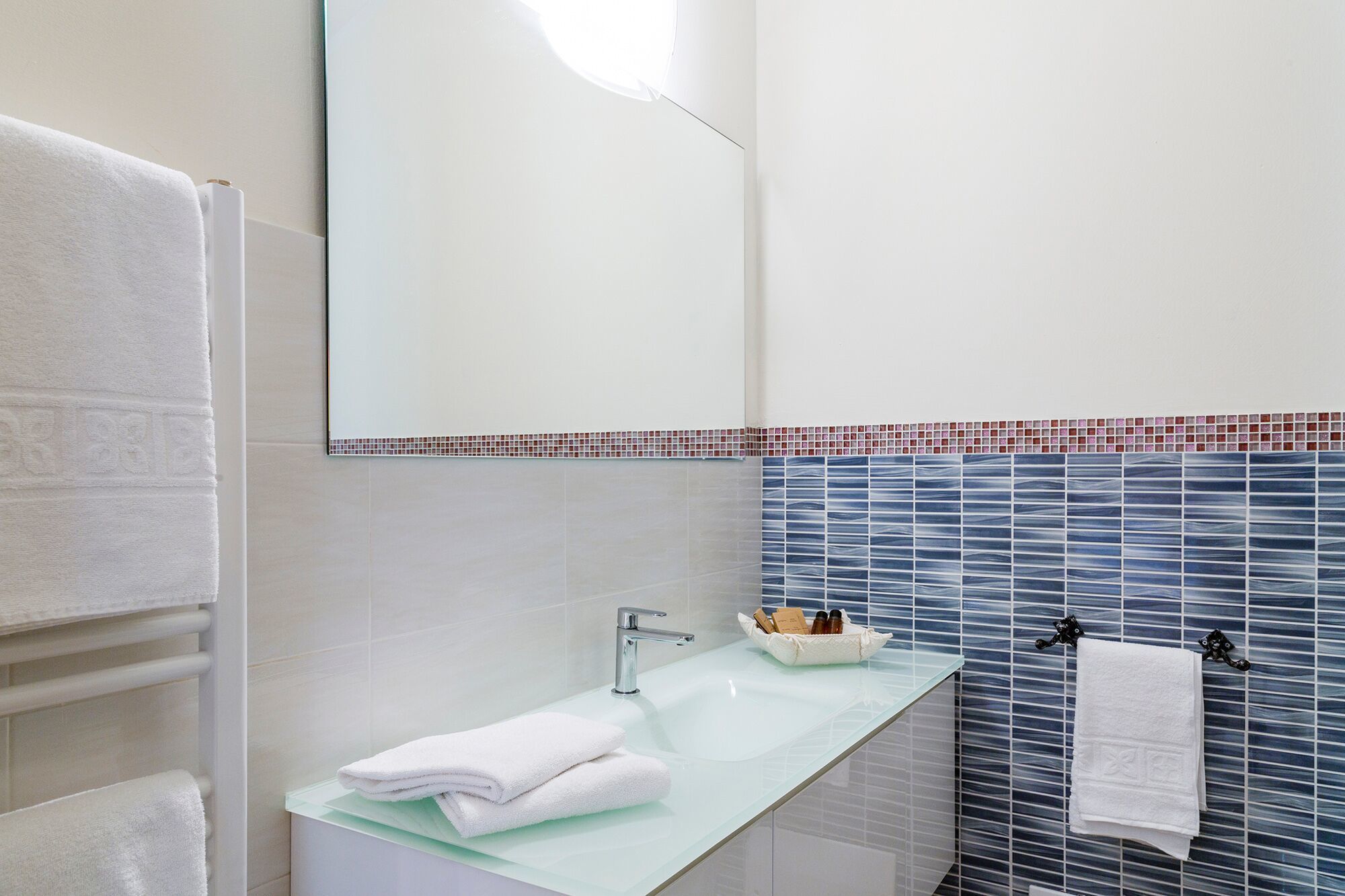 junior suite (2 adults and 2 children) | bathroom | shower, hair dryer, bidet, towels