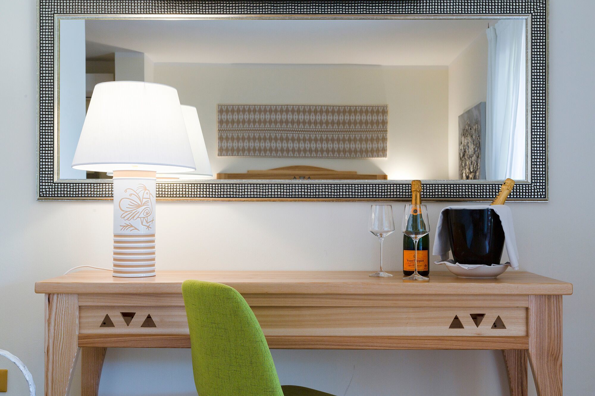 junior suite, terrace | 1 bedroom, minibar, in-room safe, desk