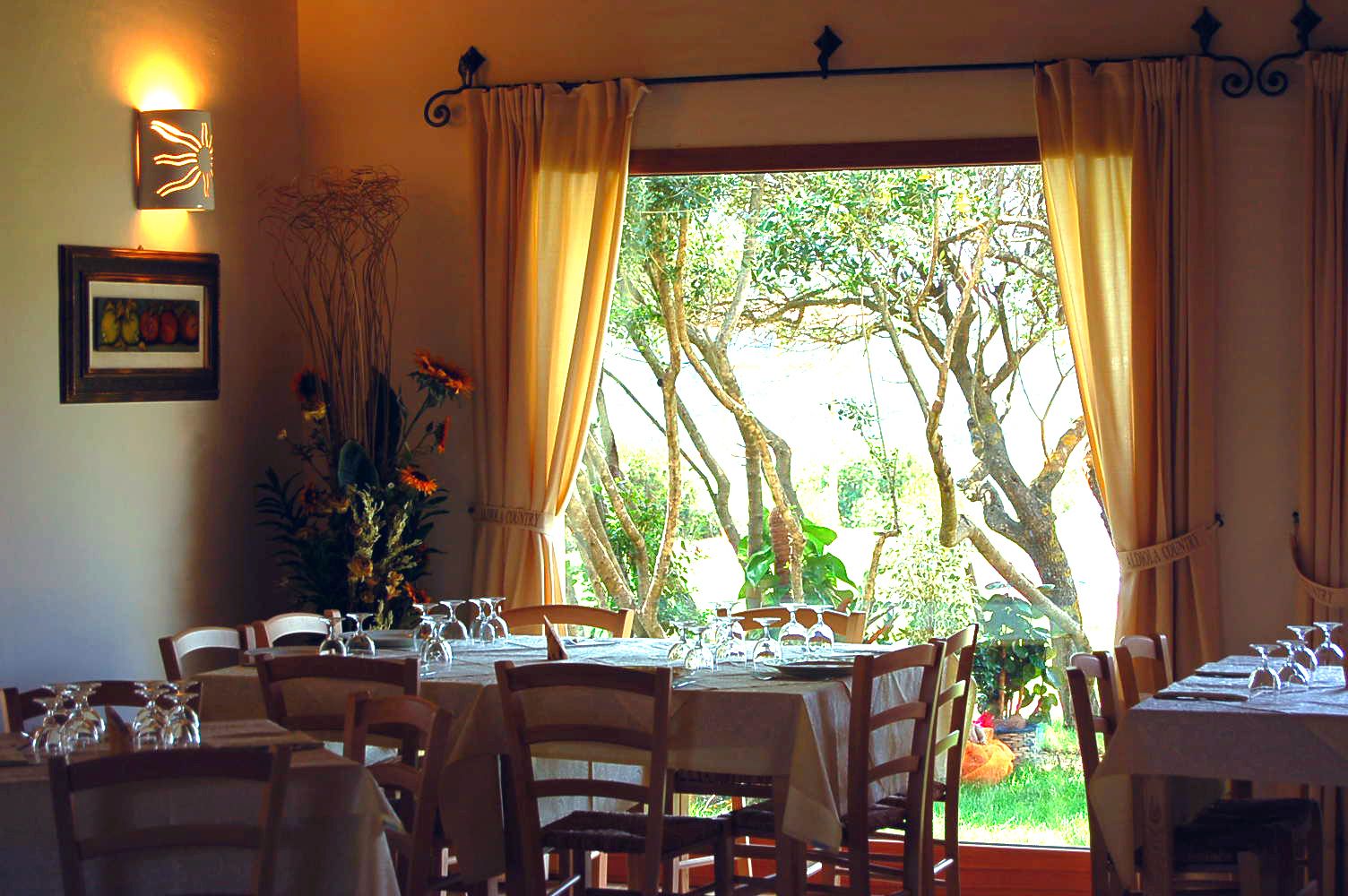 breakfast, lunch and dinner served