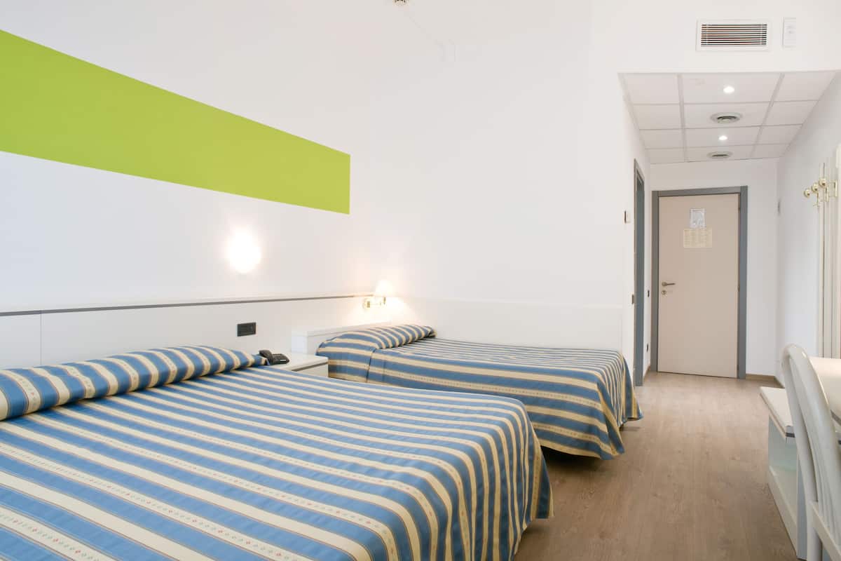 In-room safe, desk, soundproofing, free WiFi