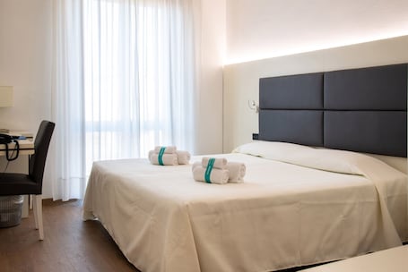 Una cassaforte in camera, una scrivania, insonorizzazione. Hotel Bareta