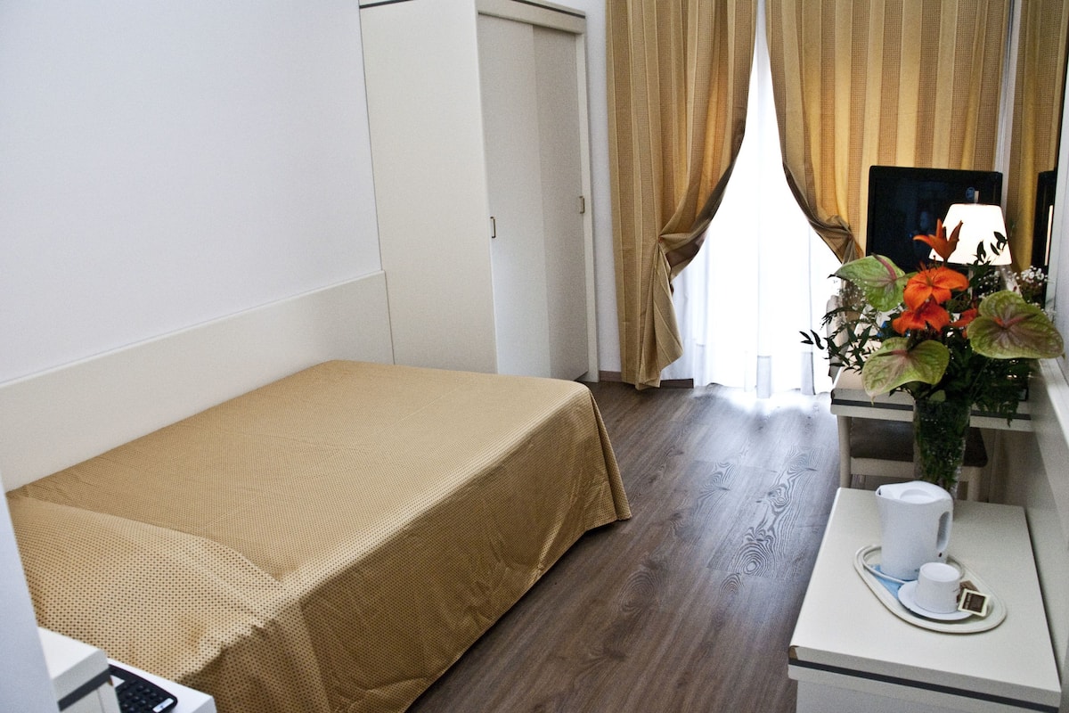 In-room safe, desk, soundproofing, free WiFi