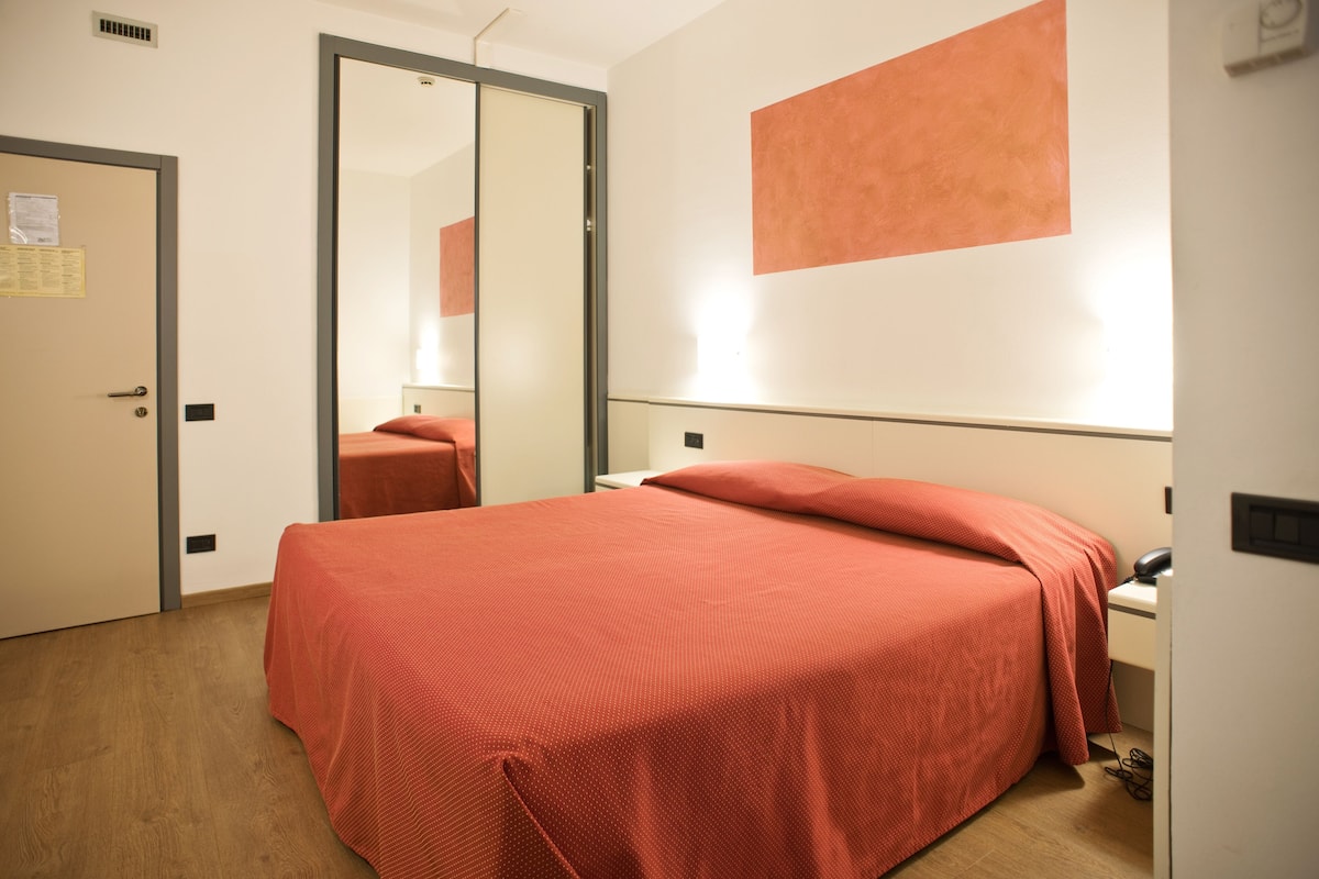 In-room safe, desk, soundproofing, free WiFi