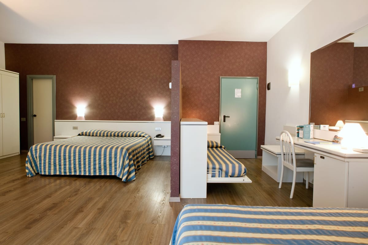 In-room safe, desk, soundproofing, free WiFi