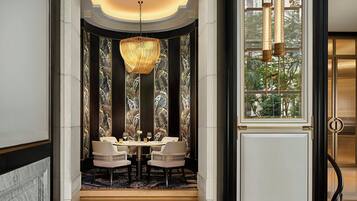 2 restaurants, breakfast, lunch, dinner served; Chinese cuisine