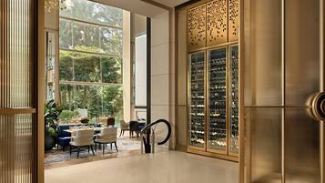 2 restaurants, breakfast, lunch, dinner served; Chinese cuisine