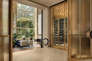 2 restaurants, breakfast, lunch, dinner served; Chinese cuisine