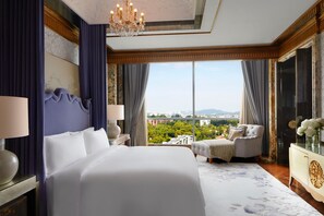 Presidential-Suite, 1 King-Bett (Garden View)