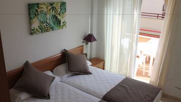 Tabla de planchar con plancha