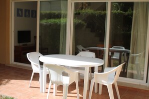 Standard Room | Outdoor dining