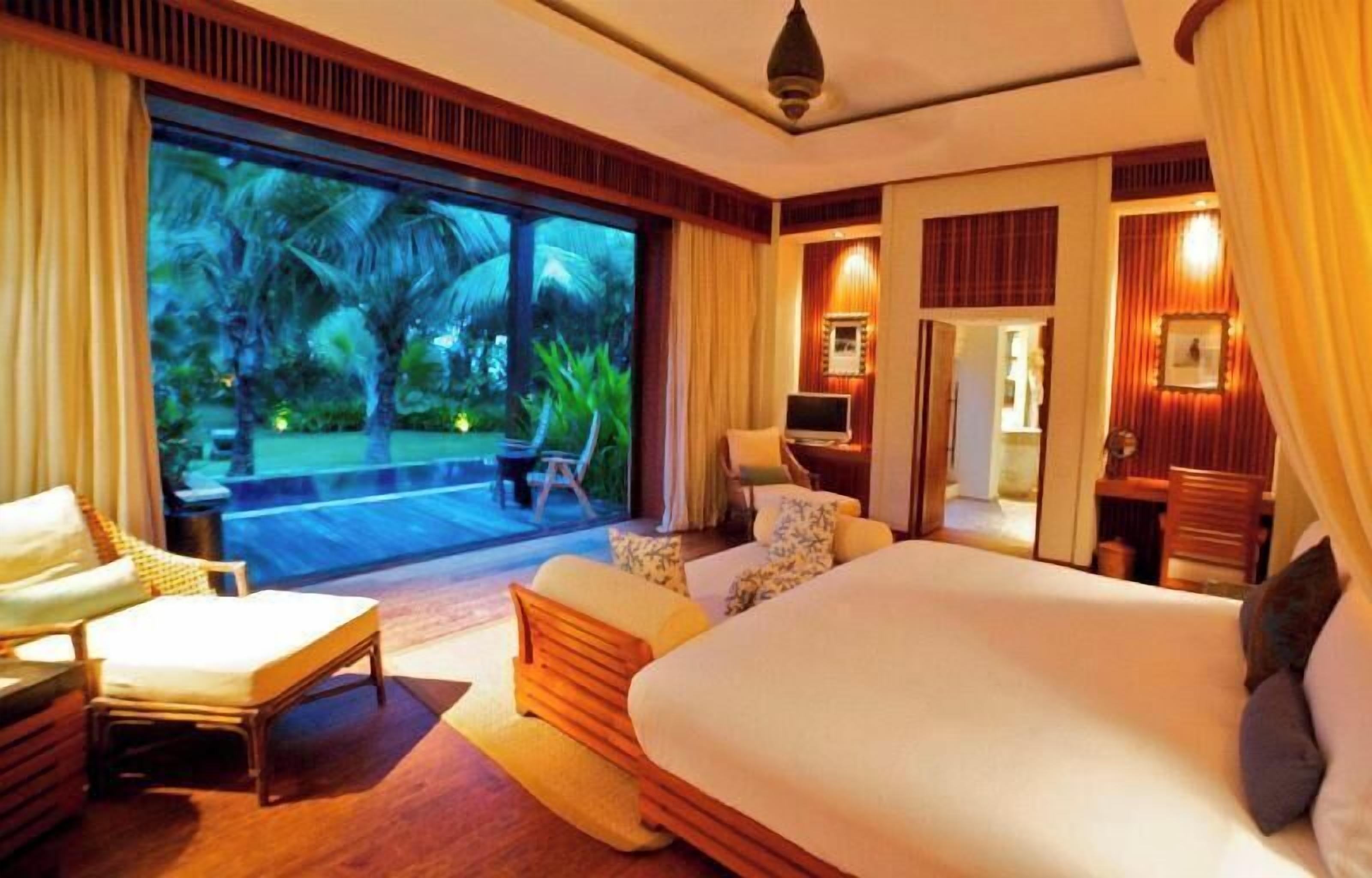 1 bedroom, premium bedding, minibar, in-room safe