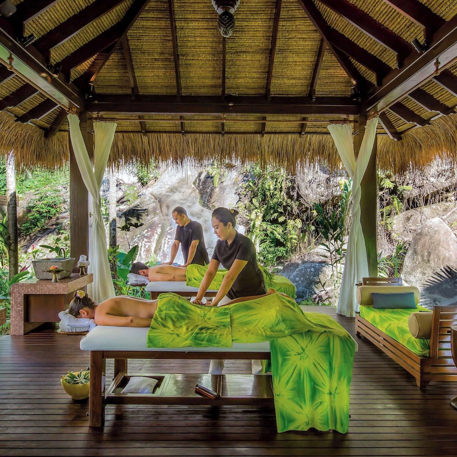 Couples treatment rooms, body treatments, aromatherapy