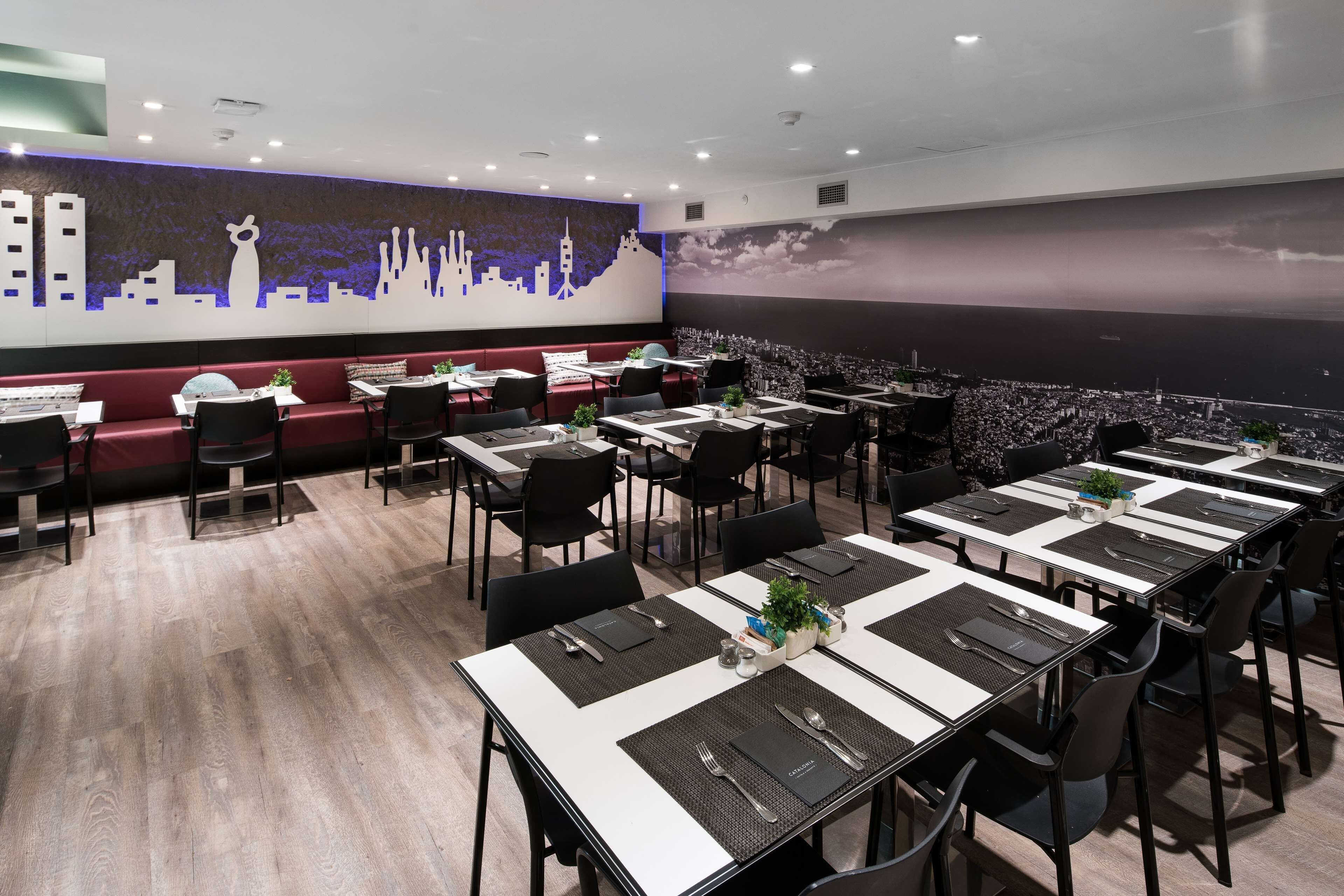 بوفيه فطور يوميًا بتكلفة قدرها (19 EUR للشخص)