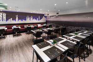 Dagelijks ontbijtbuffet (EUR 19 per persoon)