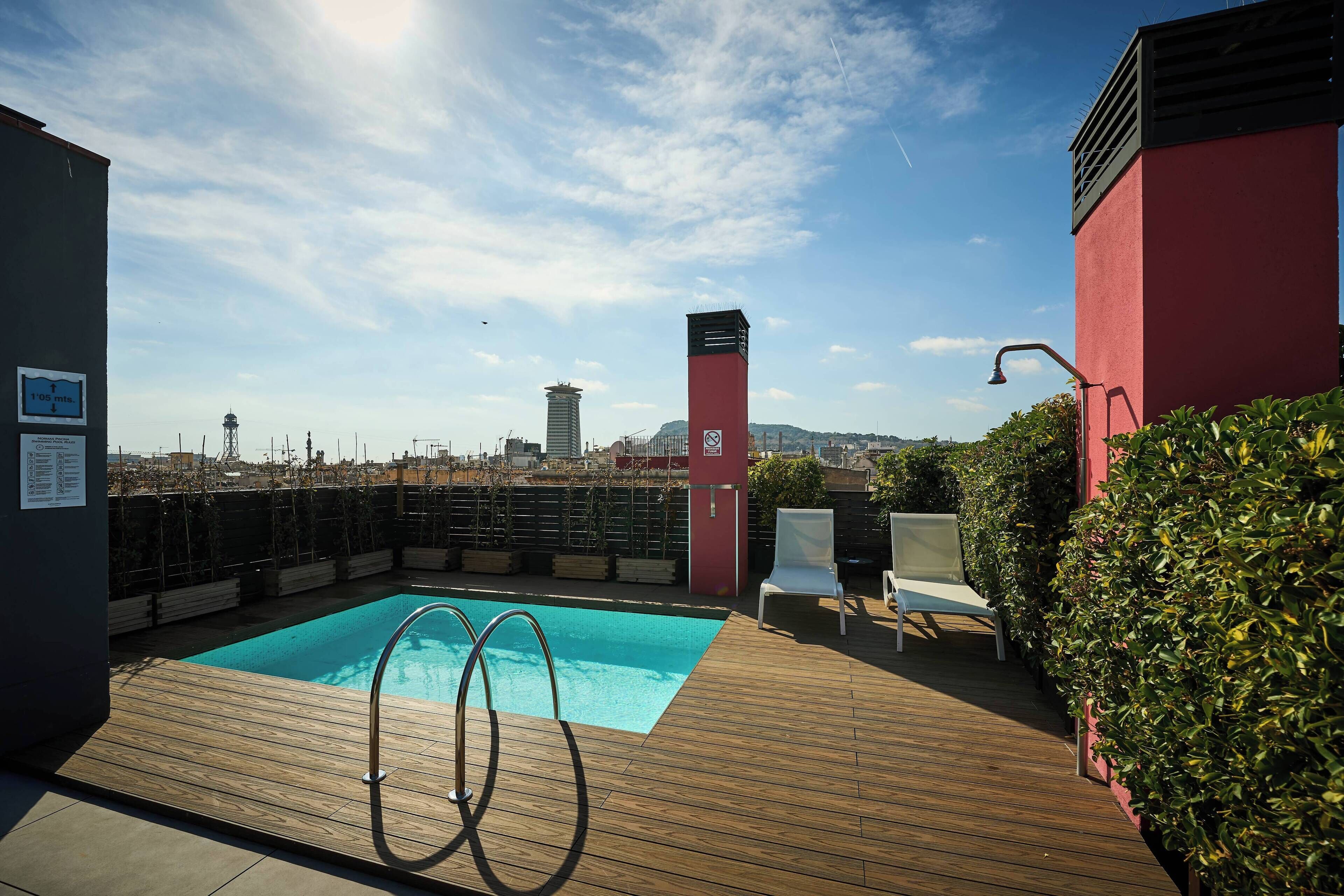 حمّام سباحة خارجي، مقاعد للتشمس