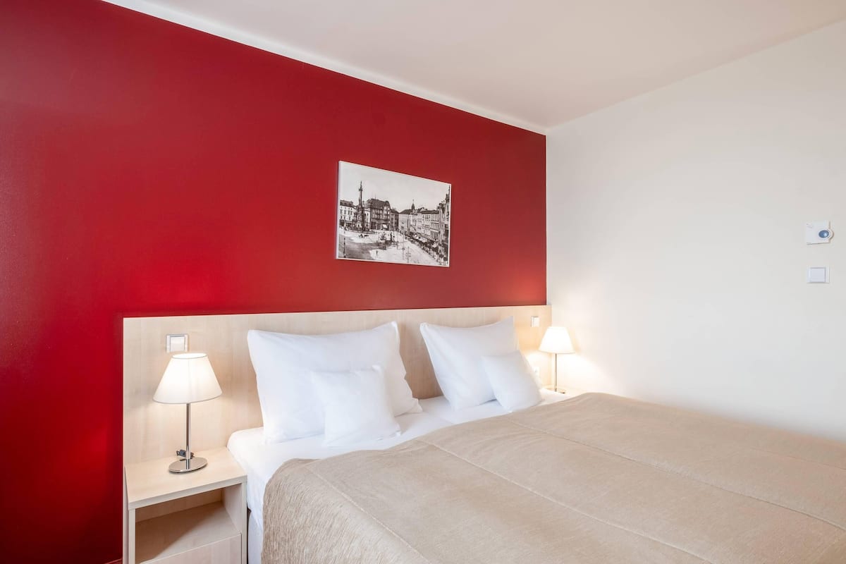 Select Comfort beds, in-room safe, desk, laptop workspace