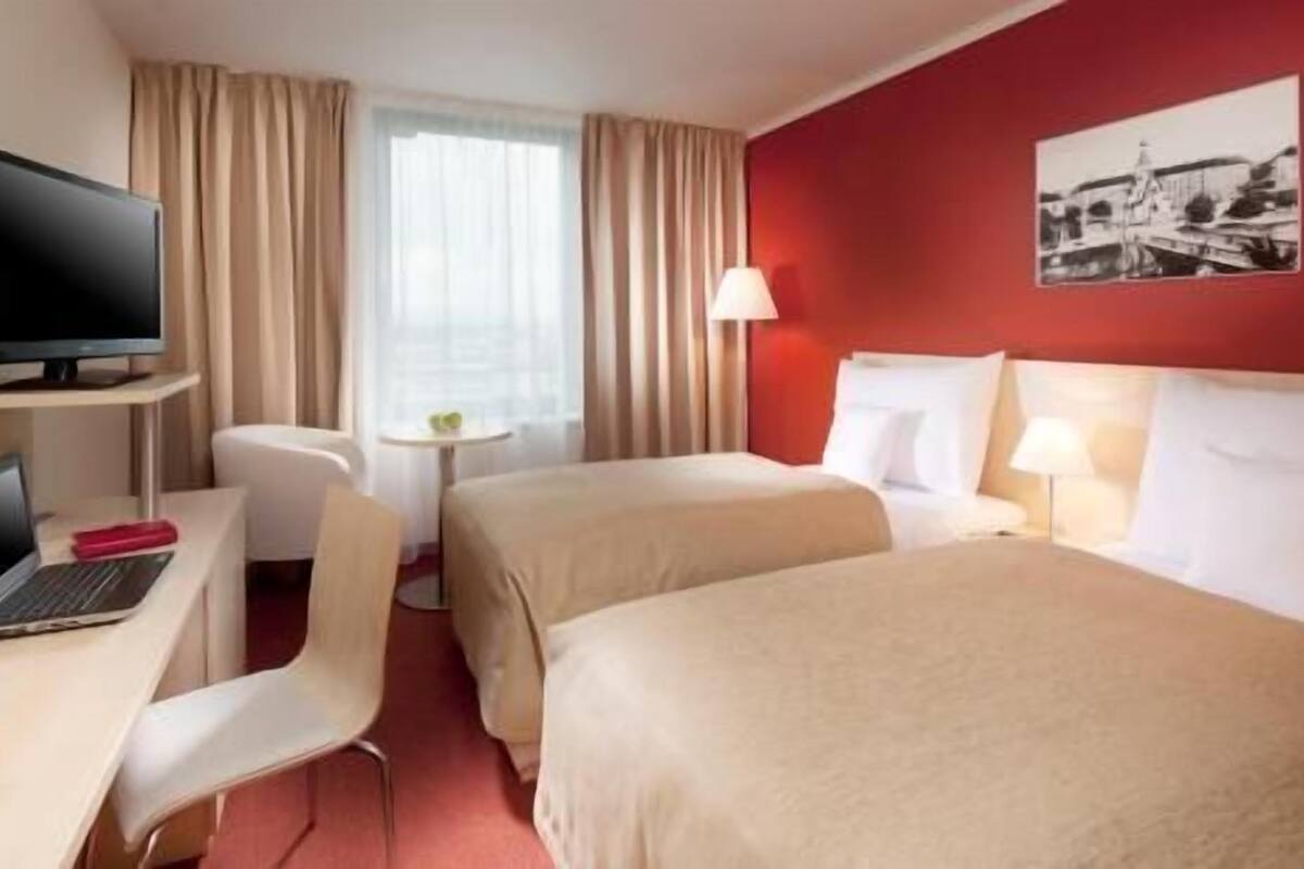 Select Comfort beds, in-room safe, desk, laptop workspace