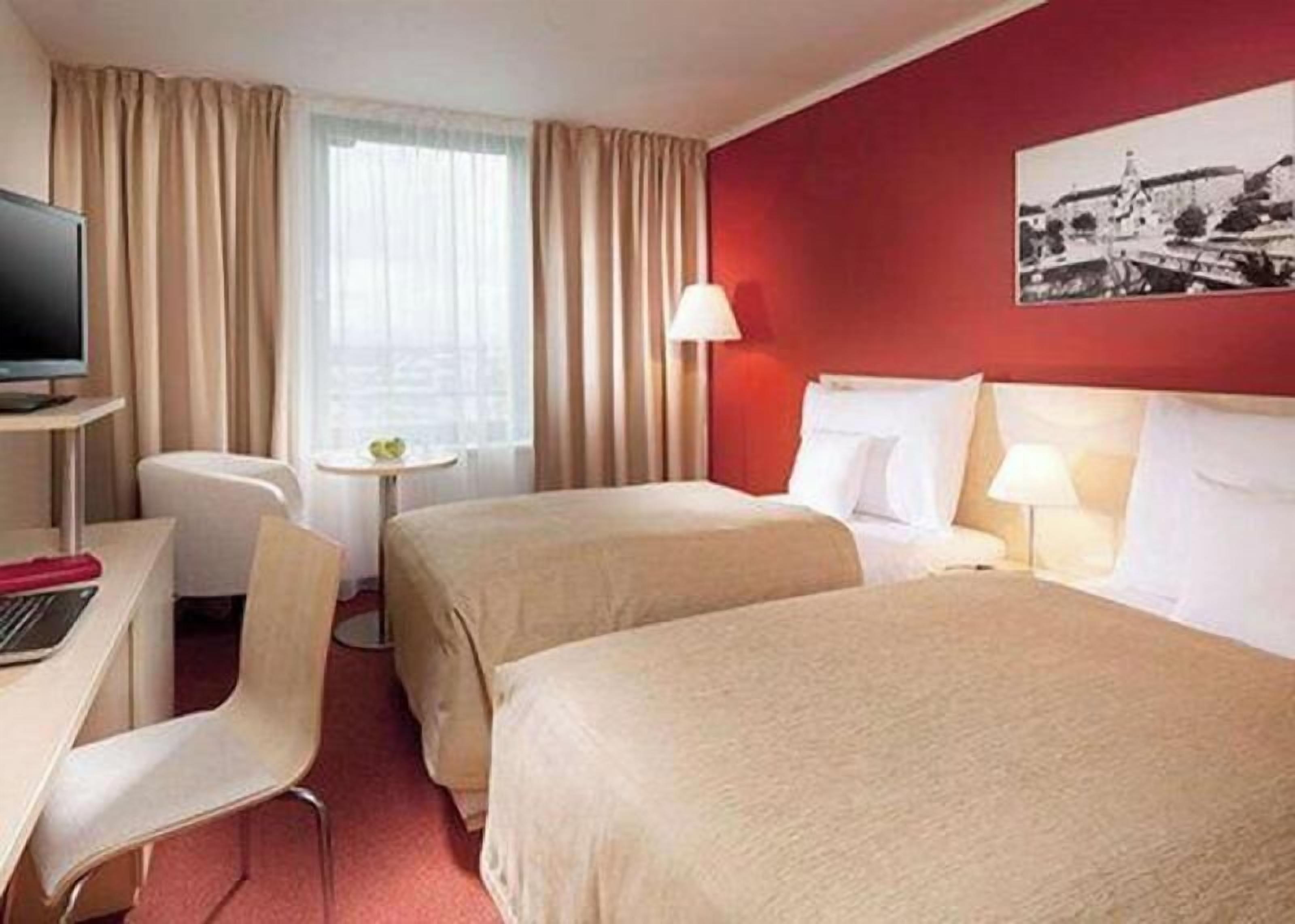 Select Comfort beds, in-room safe, desk, laptop workspace