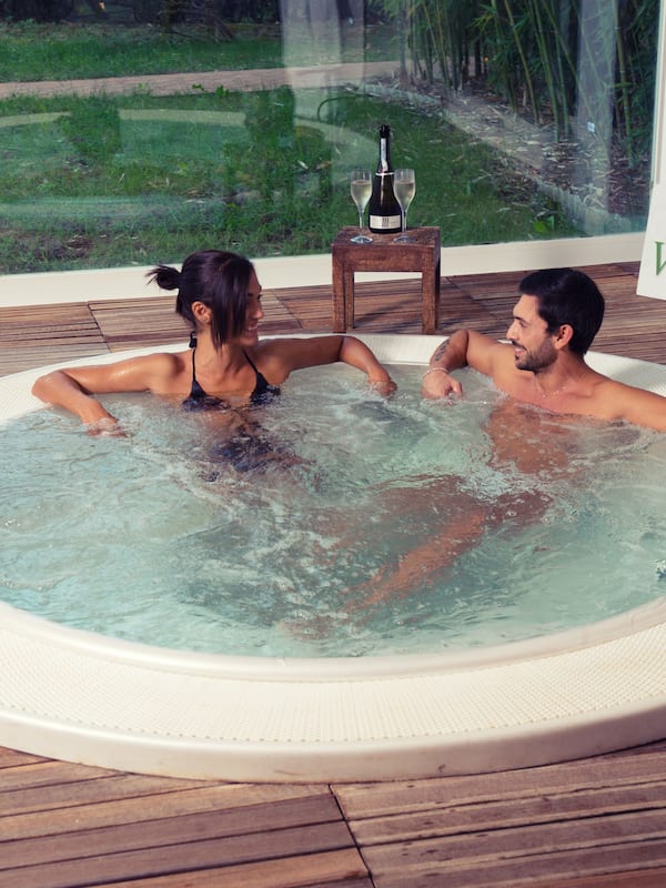 Couples treatment room(s), sauna, hot tub, steam room