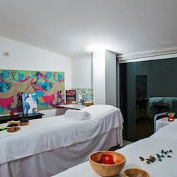 Couples treatment room(s), sauna, hot tub, steam room
