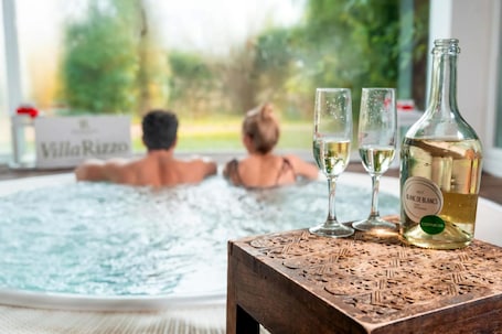 Sale per trattamenti di coppia, sauna, vasca idromassaggio, bagno turco. Hotel Villa Rizzo Resort & Spa