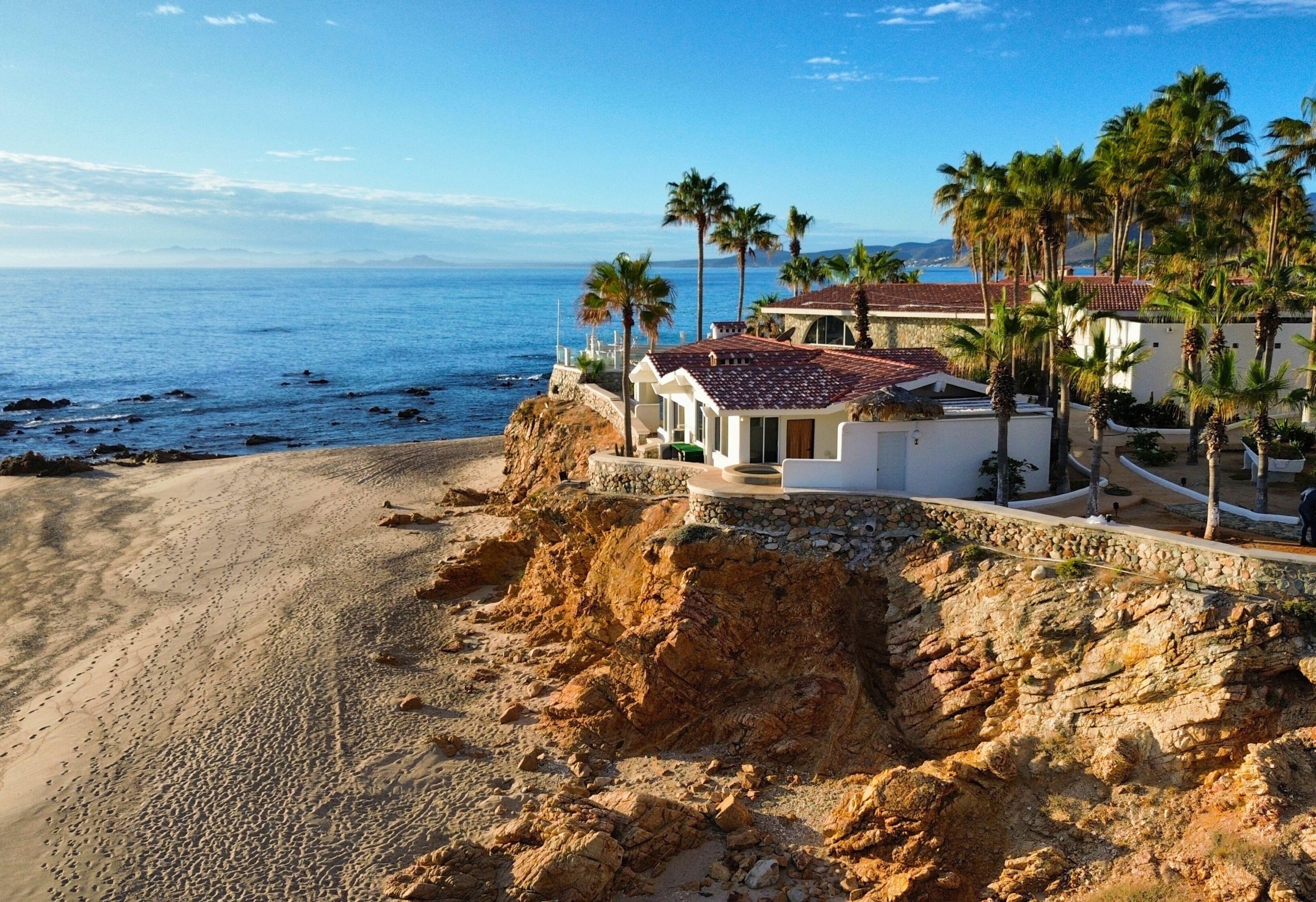 Vista frontal de la propiedad