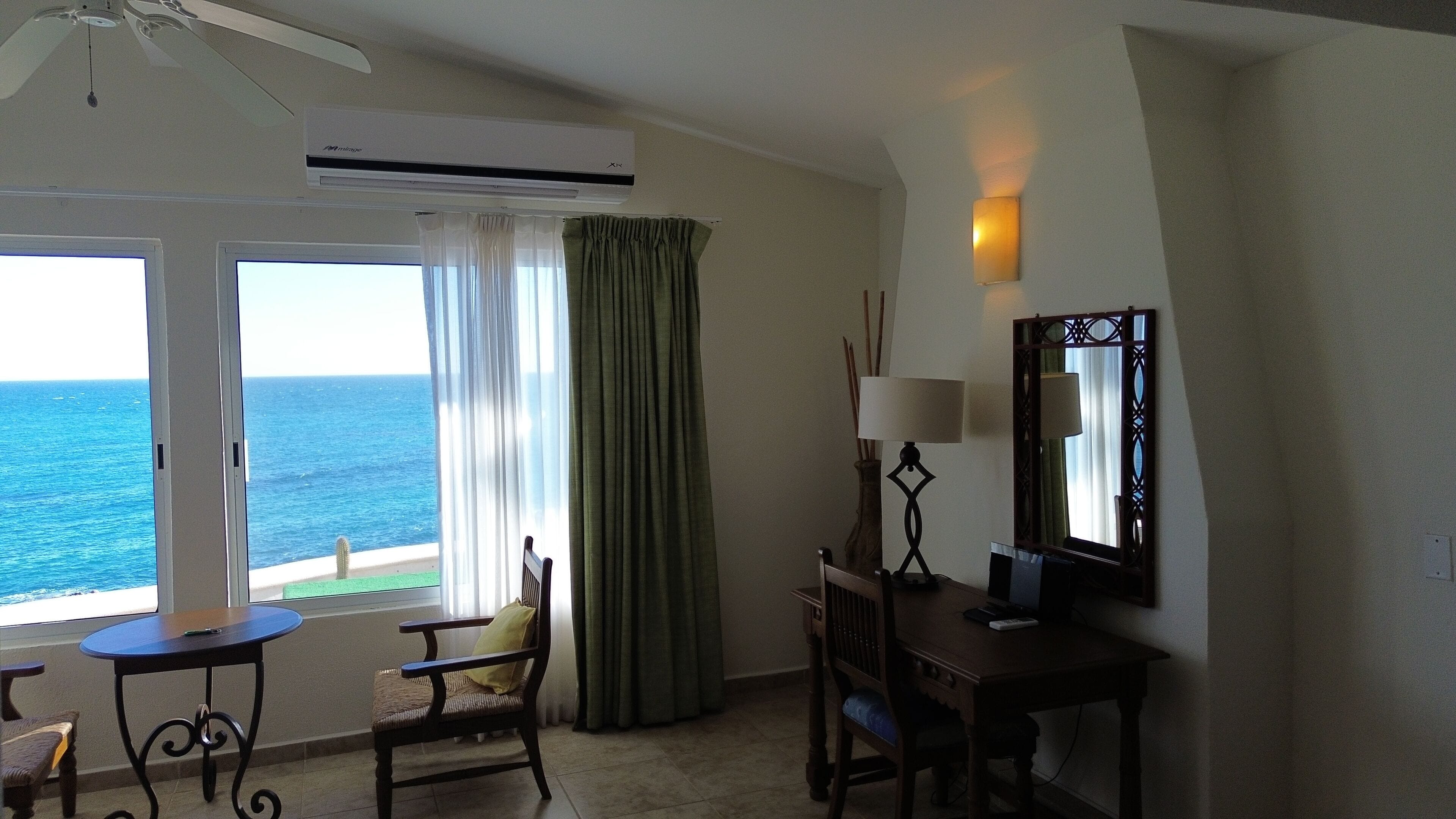 deluxe suite king with hot tub | minibar, in-room safe, desk, iron/ironing board