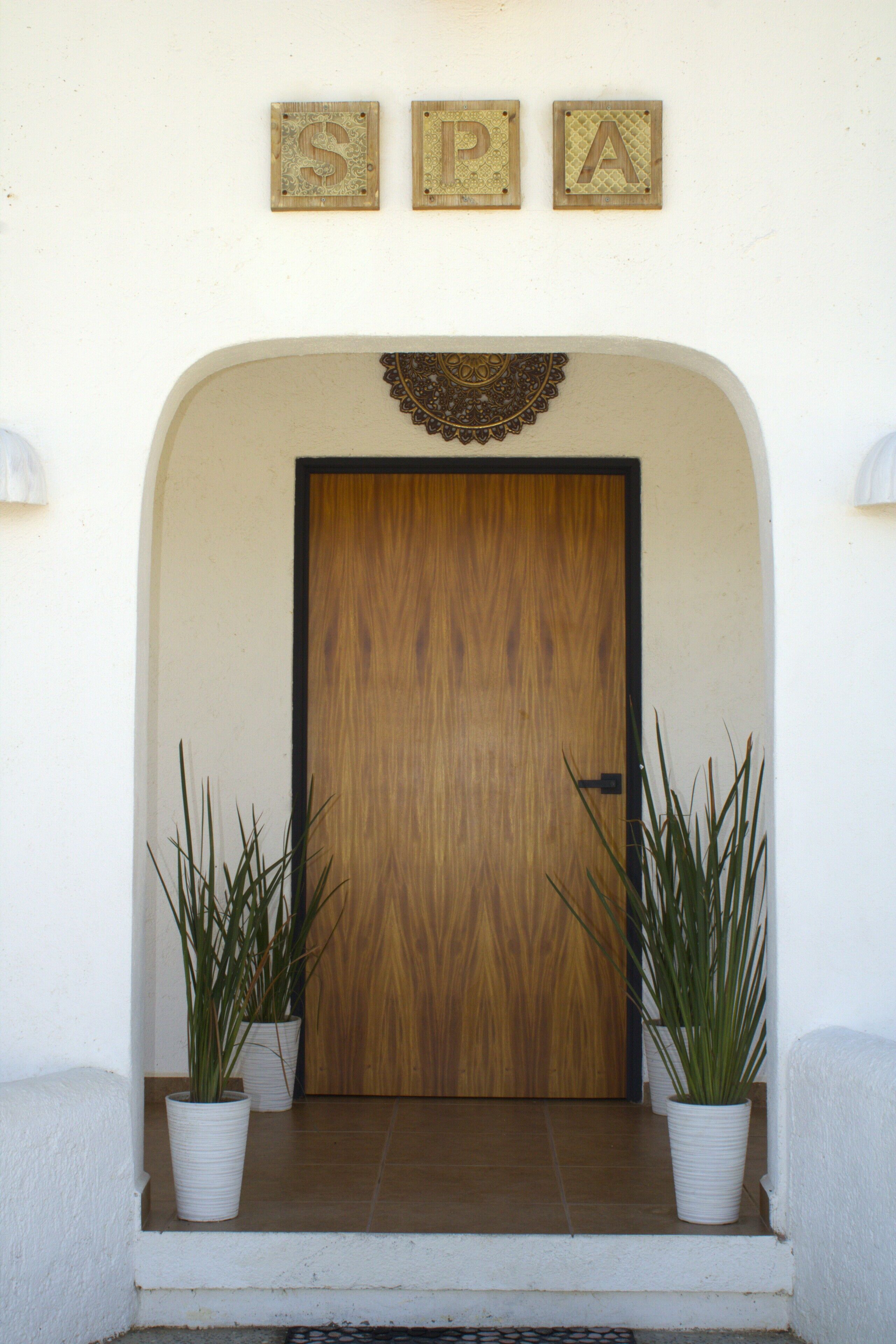 body treatments, hot stone massages, deep-tissue massages