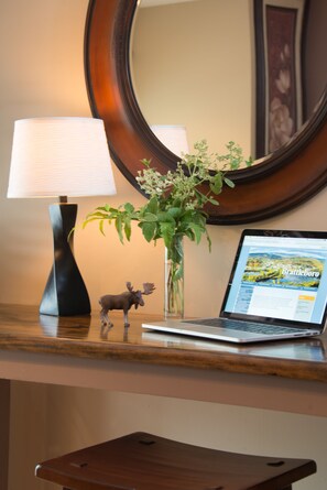 Hummingbird Room | Hypo-allergenic bedding, individually decorated, individually furnished