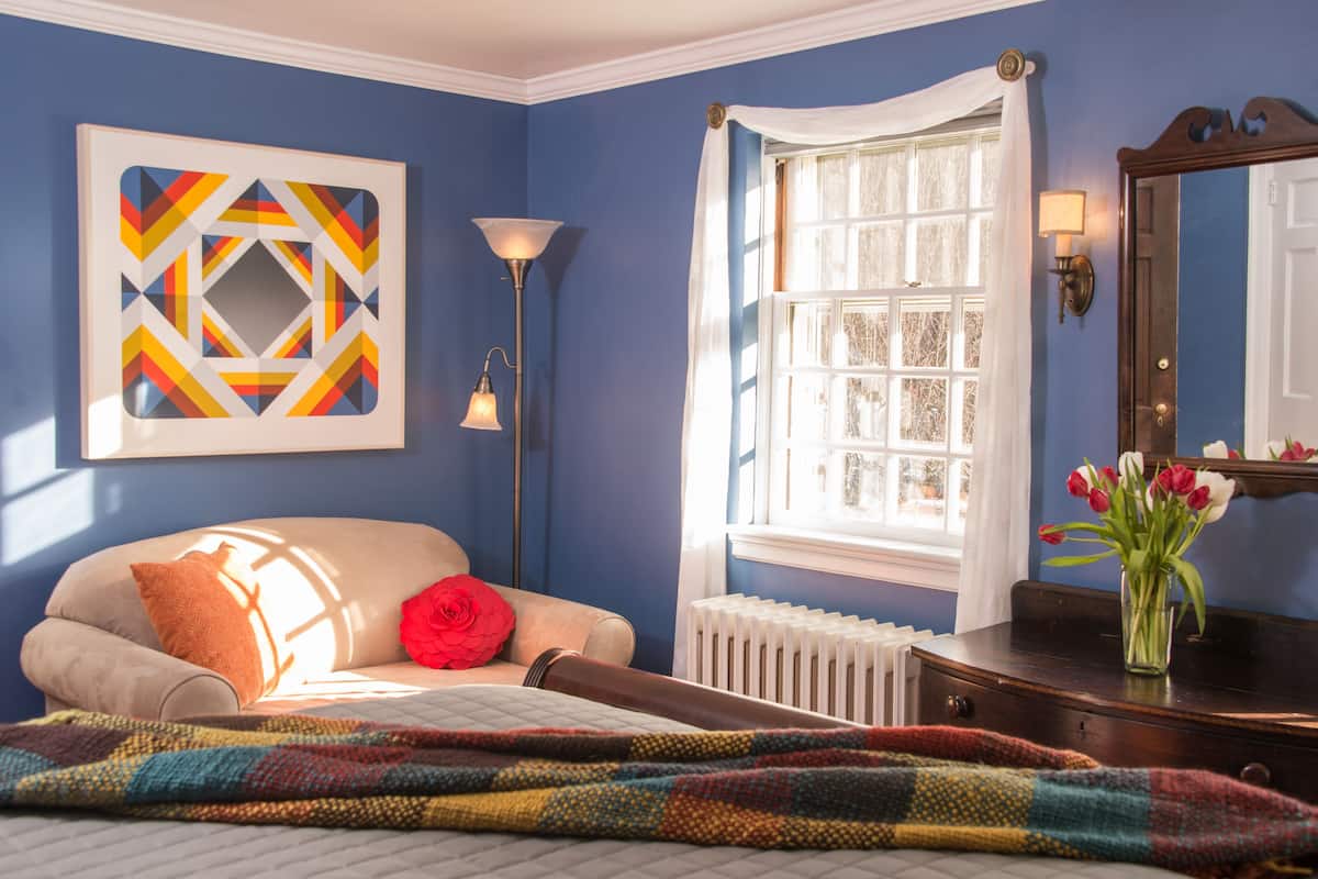 Sun and Moon Room | Hypo-allergenic bedding, individually decorated, individually furnished