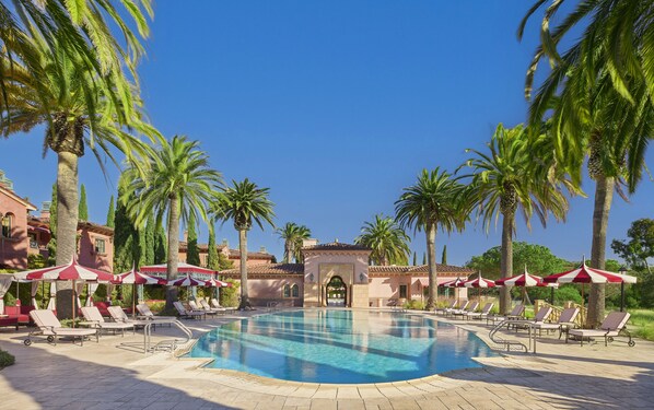 4 outdoor pools, pool cabanas (surcharge), pool umbrellas