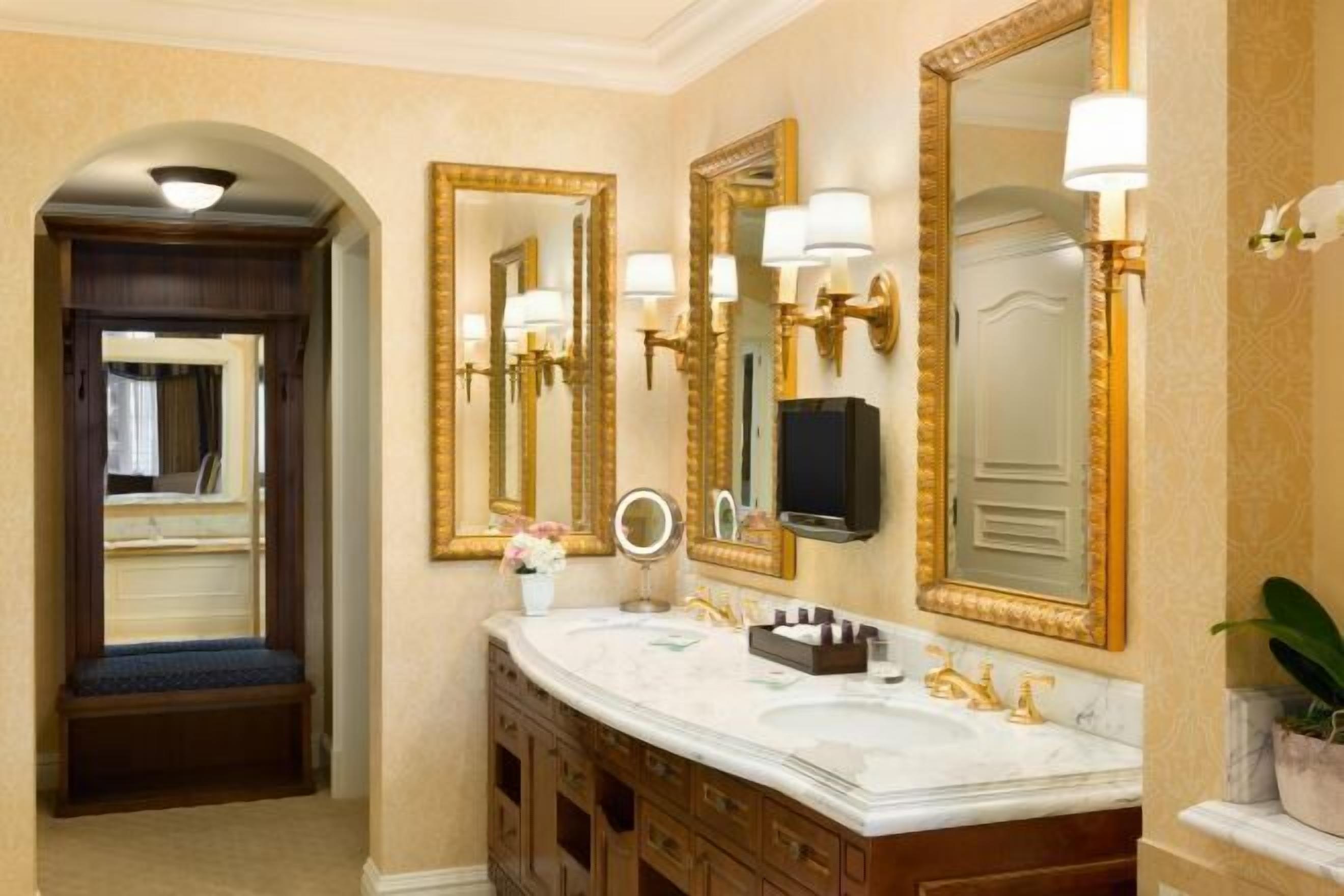 Banheiro | Banheira e chuveiro separados, banheira de imersão