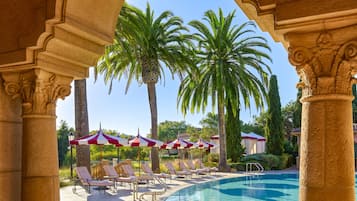 4 Außenpools, Cabañas (gegen Gebühr), Sonnenschirme