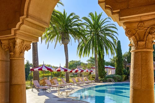 4 piscines extérieures, cabanas (supplément), parasols