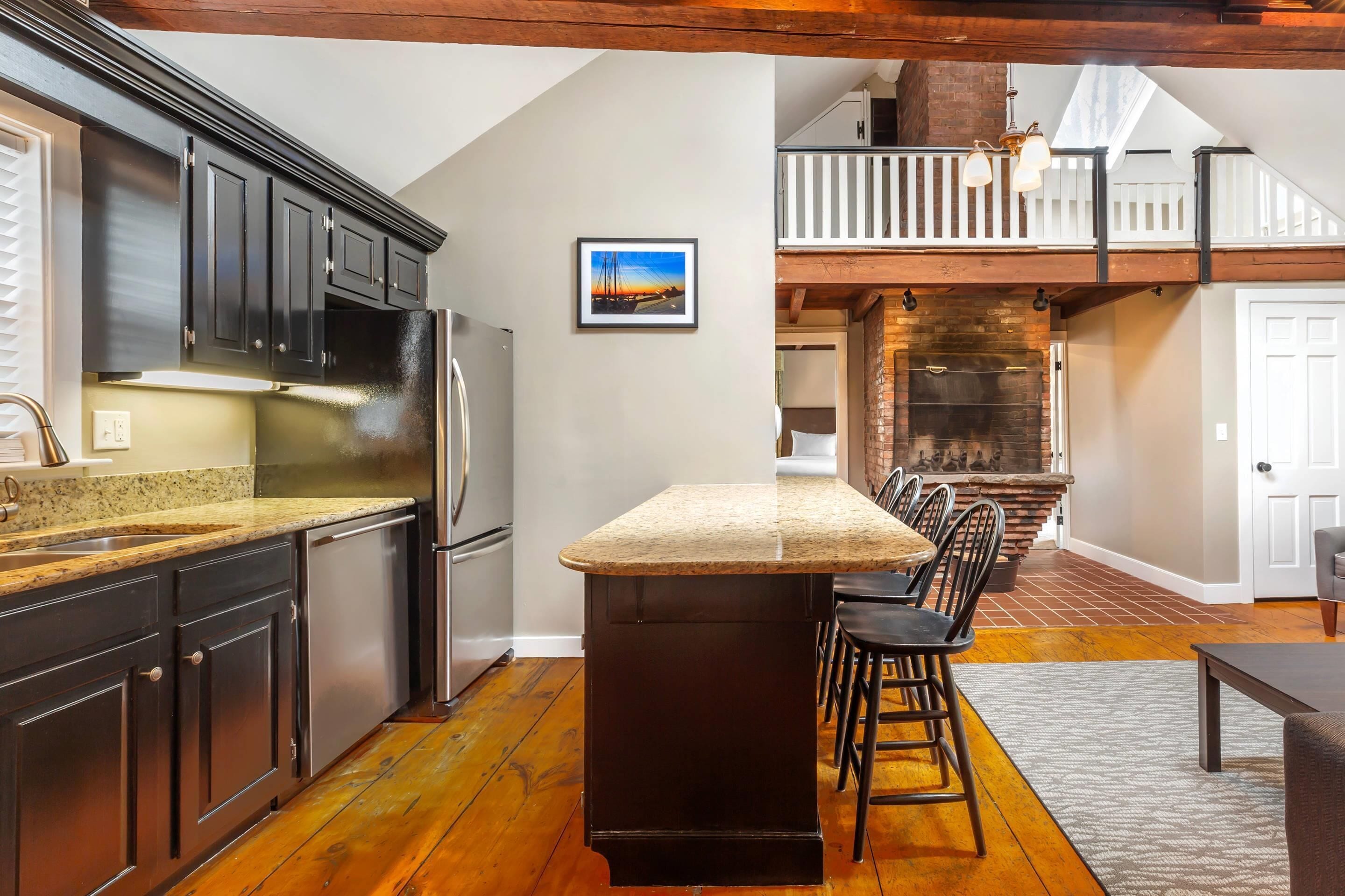 スイート キングベッド 1 台ソファーベッド付き 禁煙 | 客室ごとに異なる装飾、客室ごとに異なるインテリア、アイロン / アイロン台、WiFi