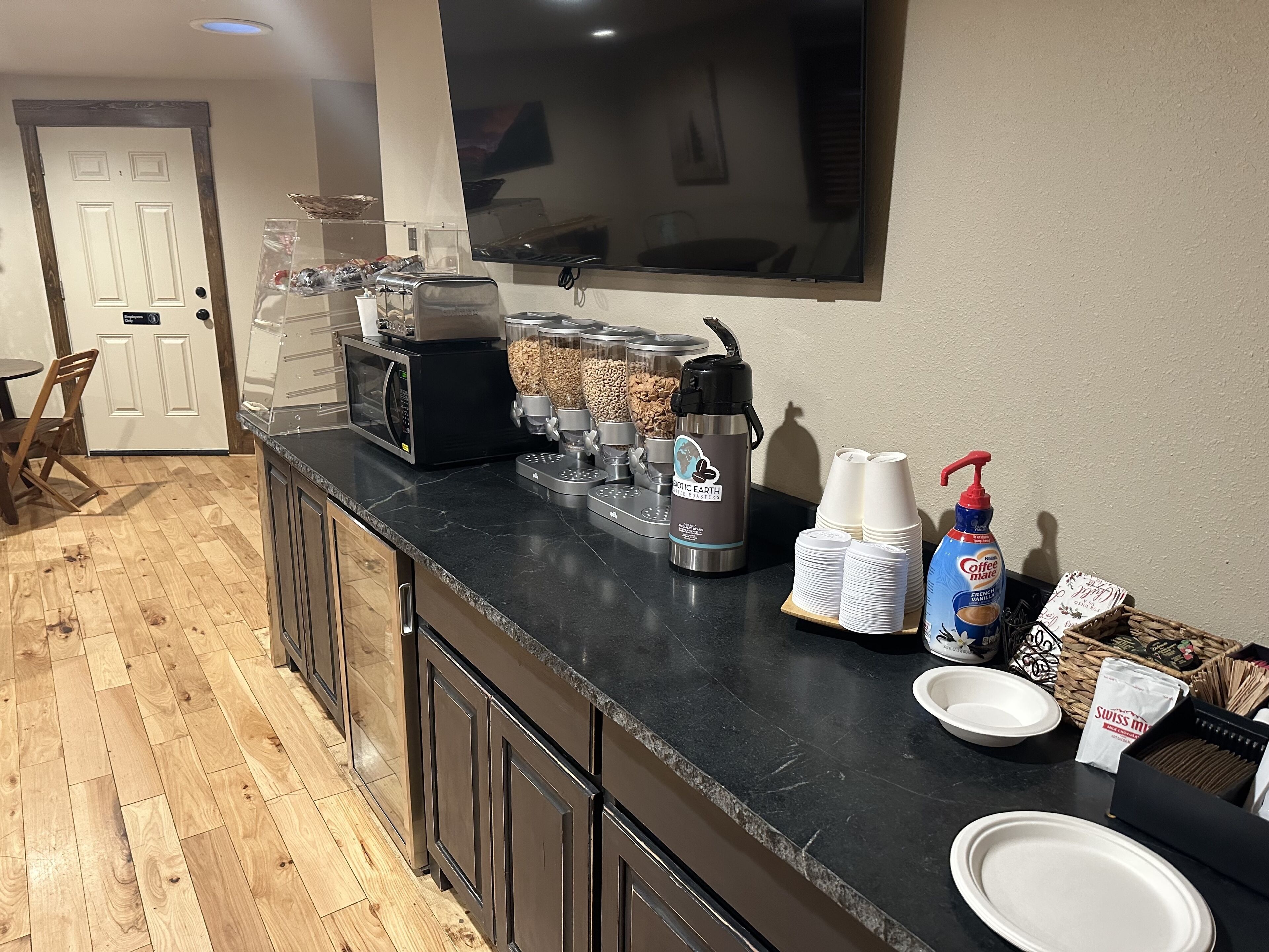 free daily continental breakfast