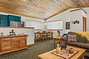 In-room safe, individually decorated, individually furnished - Box Canyon Lodge And Hot Springs (Ouray)