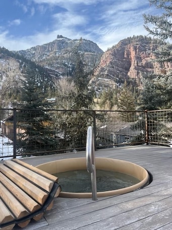 Hot springs. Box Canyon Lodge And Hot Springs