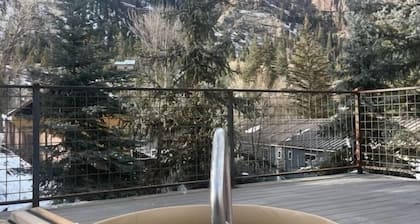 Box Canyon Lodge And Hot Springs